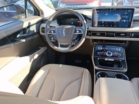 Certified 2022 Lincoln Nautilus FWD w/ Premium Package image 8