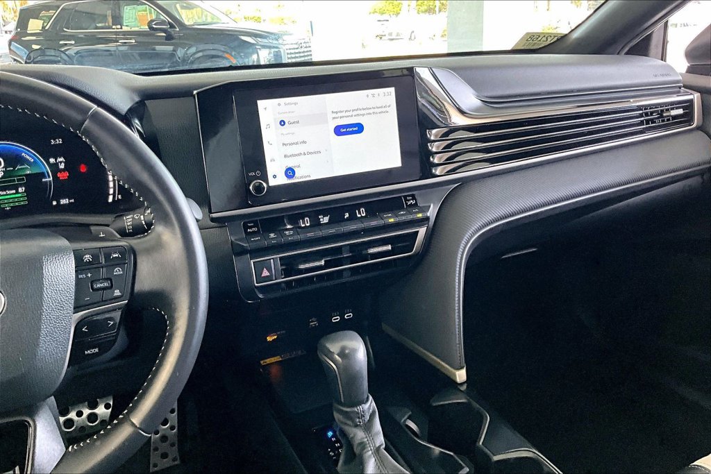 Used 2025 Toyota Camry SE FWD image 9