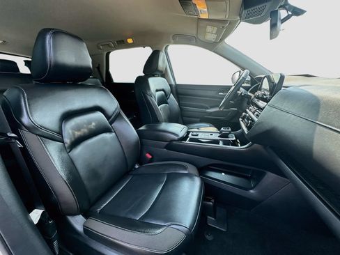 Used 2022 Nissan Pathfinder SL AWD/4WD image 28