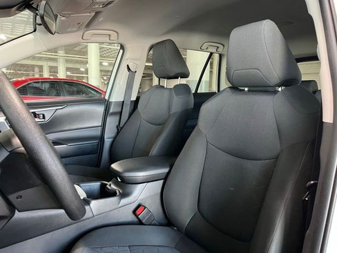 Used 2025 Toyota RAV4 XLE AWD/4WD image 16