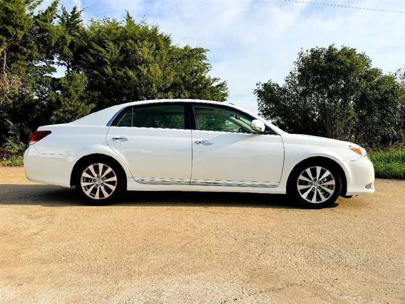 Used 2011 Toyota Avalon Limited FWD image 5