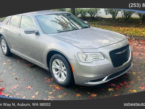 Used 2016 Chrysler 300 Limited image 1