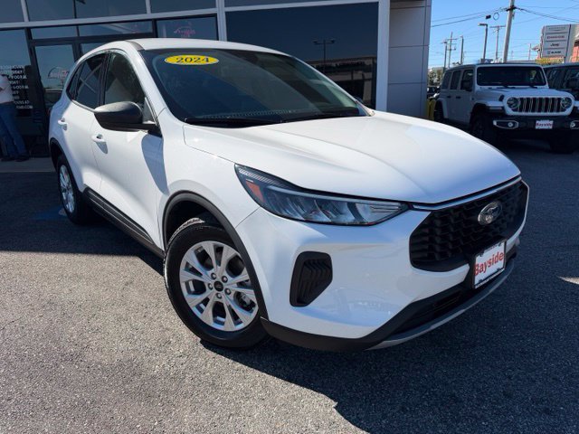 Used 2024 Ford Escape Active w/ Cold Weather Package FWD image 2