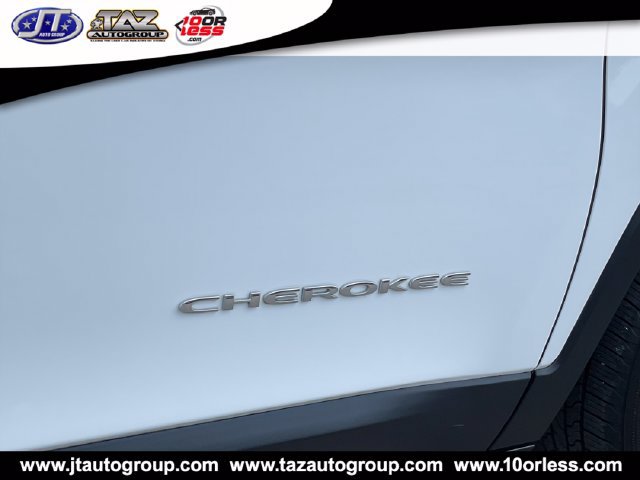 Used 2018 Jeep Cherokee Latitude FWD image 10