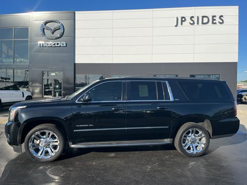 Used 2018 GMC Yukon XL SLT w/ Premium Edition AWD/4WD image 2