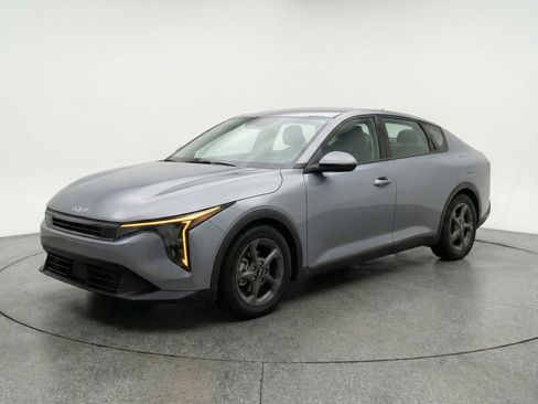 Used 2025 Kia K4 LXS image 3