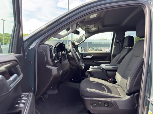 Certified 2025 Chevrolet Silverado 1500 LT AWD/4WD image 12