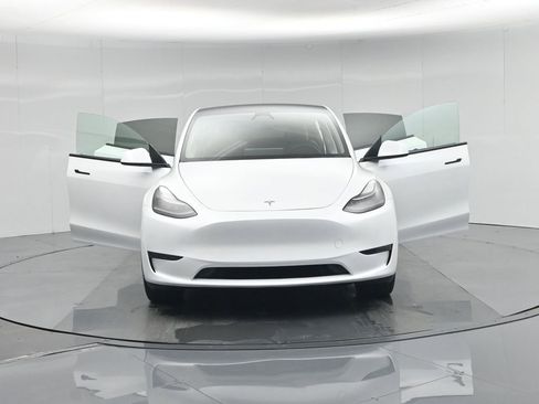 Used 2024 Tesla Model Y Long Range image 28