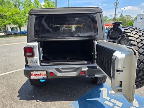 Used 2023 Jeep Wrangler Unlimited w/ Cold Weather Group AWD/4WD image 32