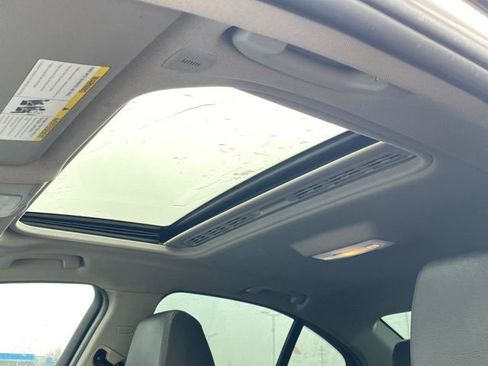 Used 2017 BMW 320i Sedan image 14