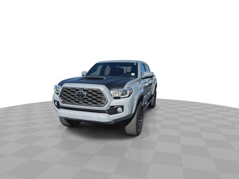 Used 2021 Toyota Tacoma TRD Sport w/ Technology Package image 4