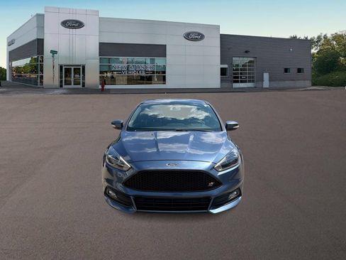 Used 2018 Ford Focus ST w/ Equipment Group 401A FWD image 3