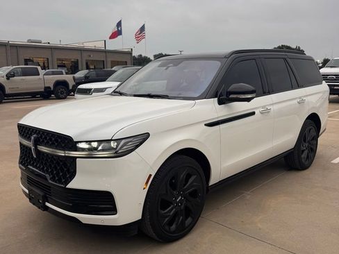 Used 2025 Lincoln Navigator Black Label AWD/4WD image 3