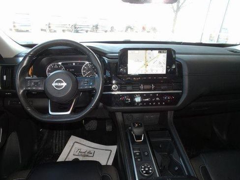 Certified 2024 Nissan Pathfinder SL image 17