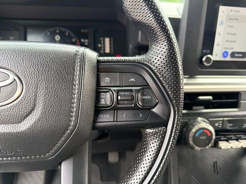 Used 2025 Toyota Tacoma SR5 AWD/4WD image 17