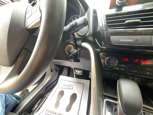 Used 2022 Mitsubishi Eclipse Cross LE AWD/4WD image 29