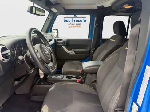 Used 2015 Jeep Wrangler Unlimited Sahara AWD/4WD image 11