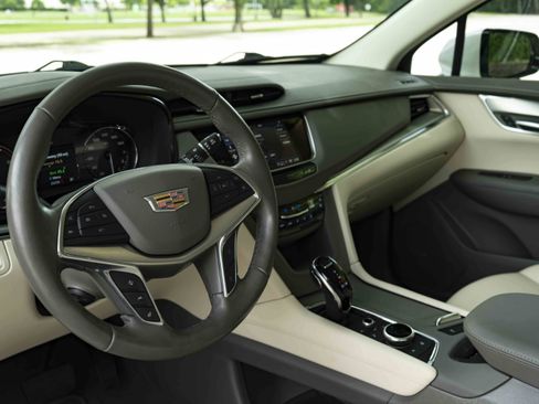 Used 2022 Cadillac XT5 Premium Luxury FWD image 16