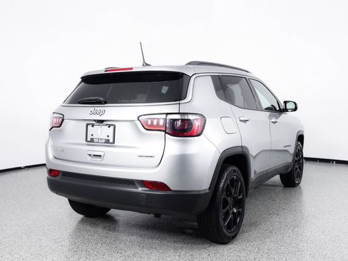 Used 2022 Jeep Compass Latitude w/ Sun and Sound Group AWD/4WD image 8