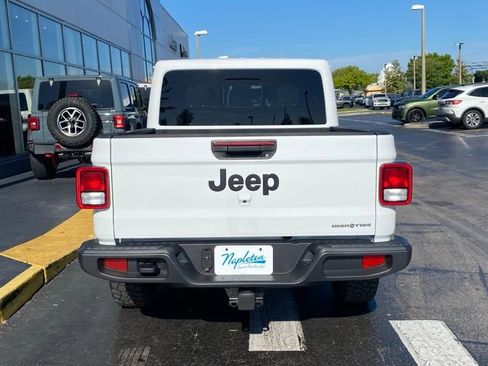 Used 2025 Jeep Gladiator Sport image 8