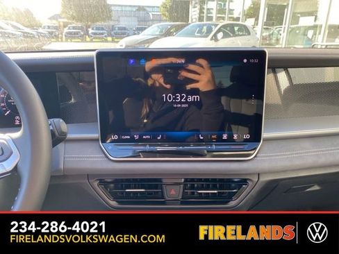 New 2025 Volkswagen Tiguan SE image 34