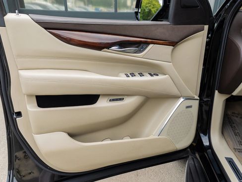 Used 2016 Cadillac Escalade ESV Premium AWD/4WD image 9