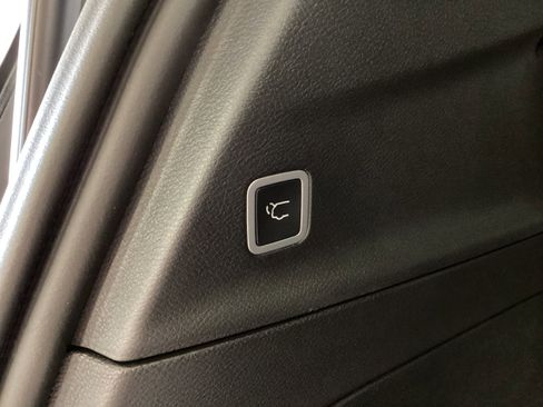 New 2026 Chrysler Pacifica Limited FWD image 6