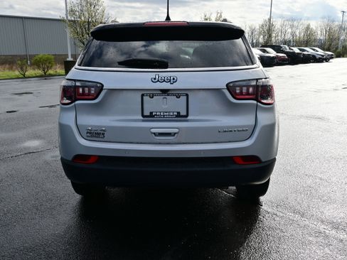 Used 2025 Jeep Compass Limited image 7