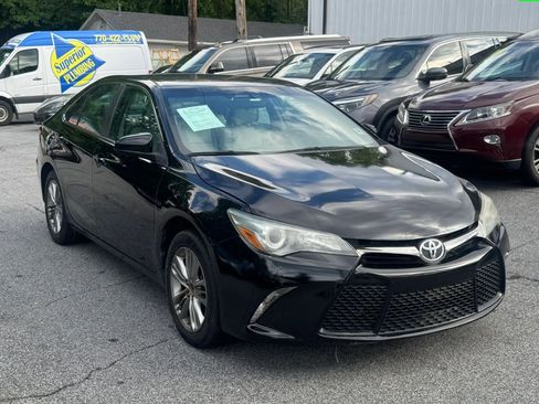 Used 2015 Toyota Camry SE FWD image 3