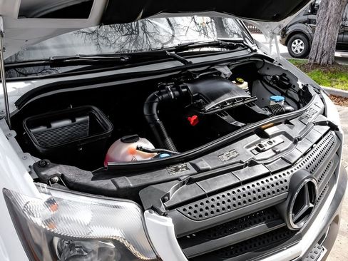 Used 2015 Mercedes-Benz Sprinter 2500 image 37