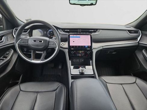 Certified 2025 Jeep Grand Cherokee Limited w/ Luxury Tech Group II RWD image 10