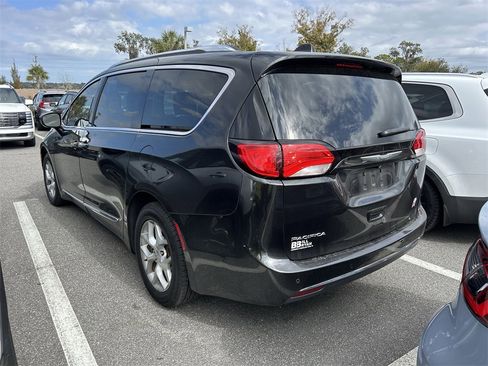 Used 2017 Chrysler Pacifica Touring-L Plus w/ Advanced Safetytec Group image 8
