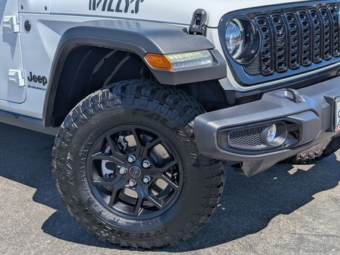 Used 2025 Jeep Wrangler Sport AWD/4WD image 10