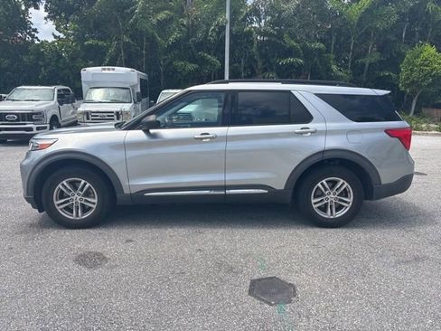 Used 2020 Ford Explorer XLT w/ Equipment Group 202A RWD image 4