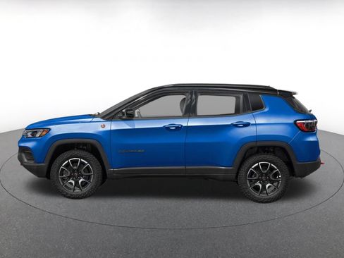 Used 2025 Jeep Compass Trailhawk AWD/4WD image 3