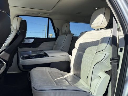 Used 2022 Lincoln Navigator L Black Label image 16