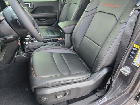 Used 2025 Jeep Wrangler Unlimited Rubicon AWD/4WD image 25