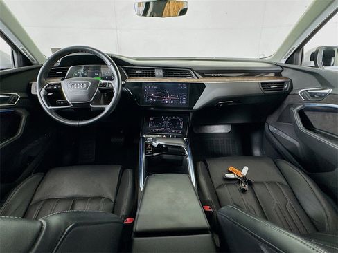 Used 2019 Audi e-tron Prestige w/ Prestige Package image 29