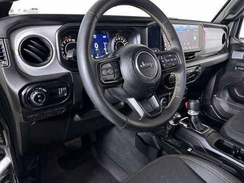 Used 2024 Jeep Gladiator Sport AWD/4WD image 10
