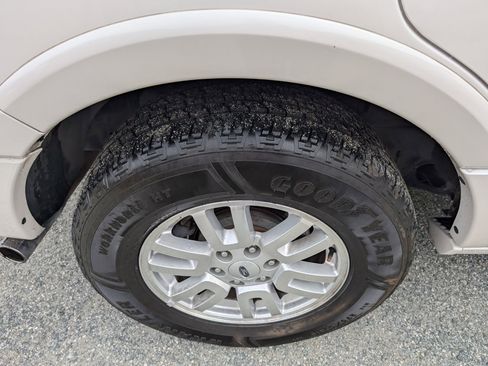 Used 2014 Ford Expedition Limited w/ Equipment Group 301A image 6