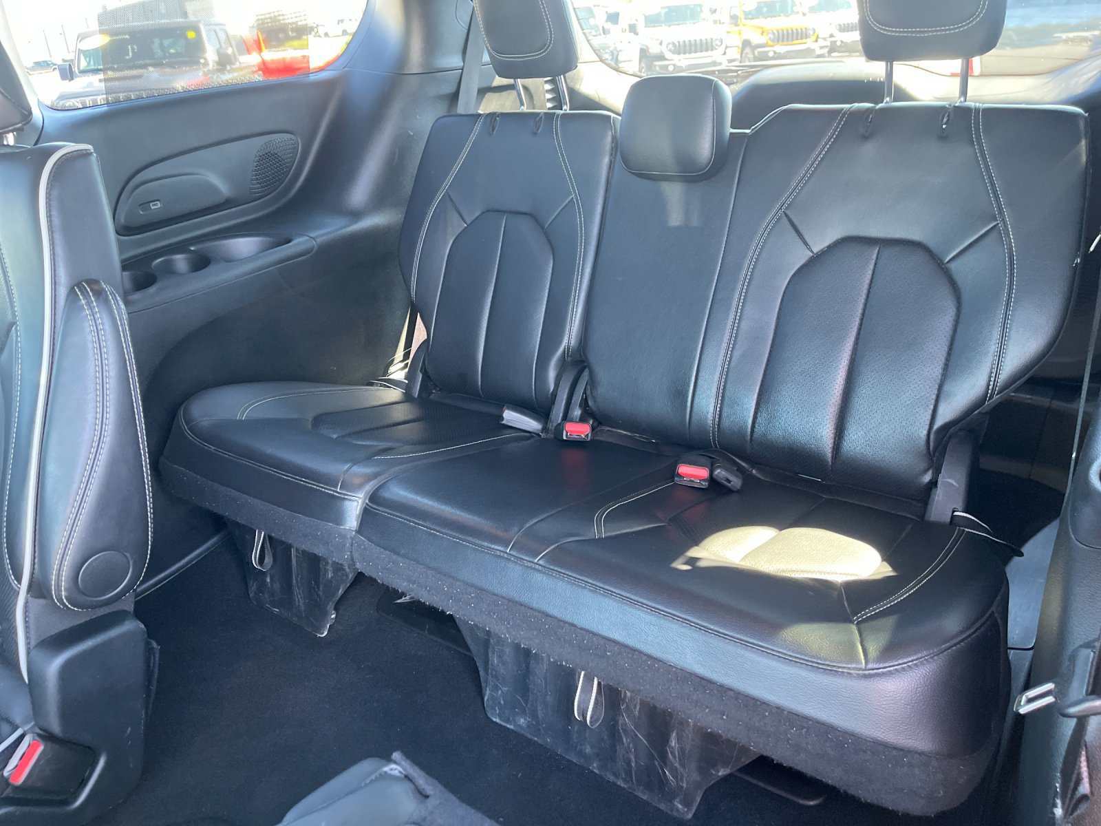Used 2025 Chrysler Pacifica Limited FWD image 16