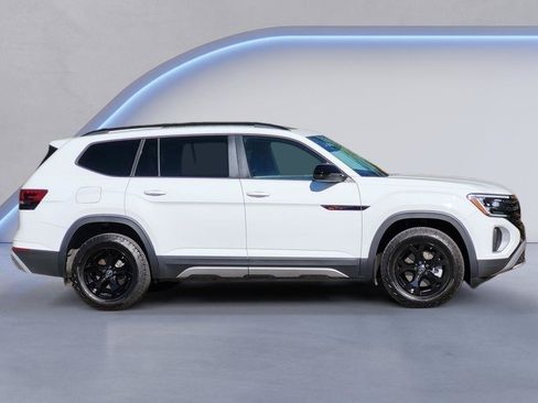 Used 2025 Volkswagen Atlas Peak Edition SE AWD/4WD image 4