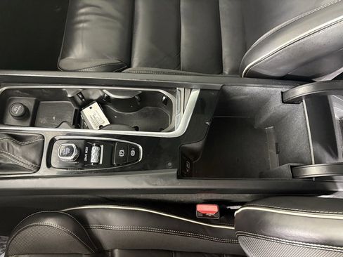 Used 2019 Volvo S60 T5 R-Design image 30