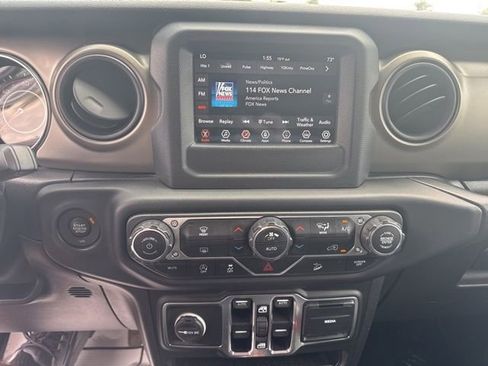 Used 2018 Jeep Wrangler Unlimited Sport S AWD/4WD image 16