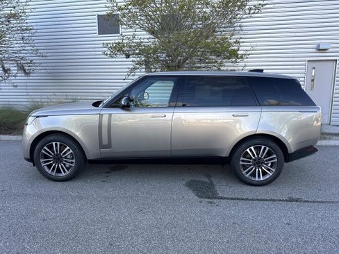 New 2026 Land Rover Range Rover Long Wheelbase SE AWD/4WD image 2