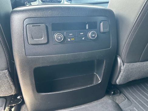 Used 2018 GMC Yukon SLT w/ HD Trailering Package AWD/4WD image 21