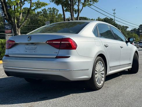 Used 2016 Volkswagen Passat 1.8T SE FWD image 5