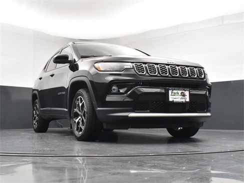 Used 2025 Jeep Compass Limited image 19