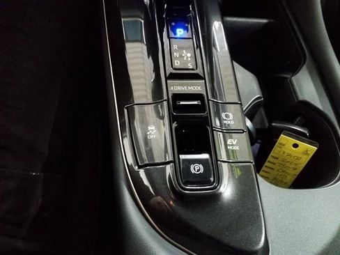 Used 2025 Toyota Crown Signia w/ Advanced Technology Package image 9