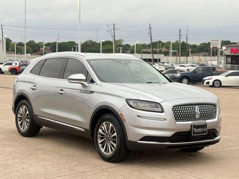 Used 2022 Lincoln Nautilus FWD w/ Premium Package image 5